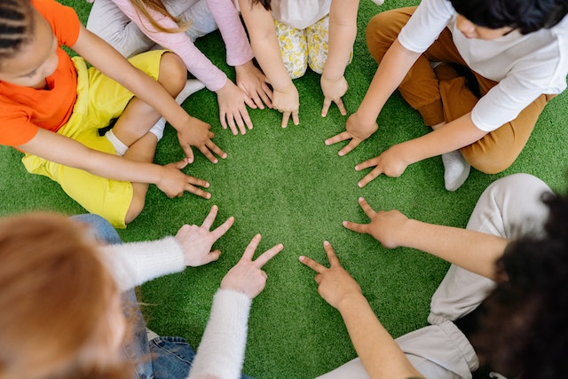 Kids on floor fingers