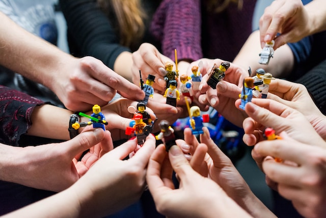 Kids playing with legos